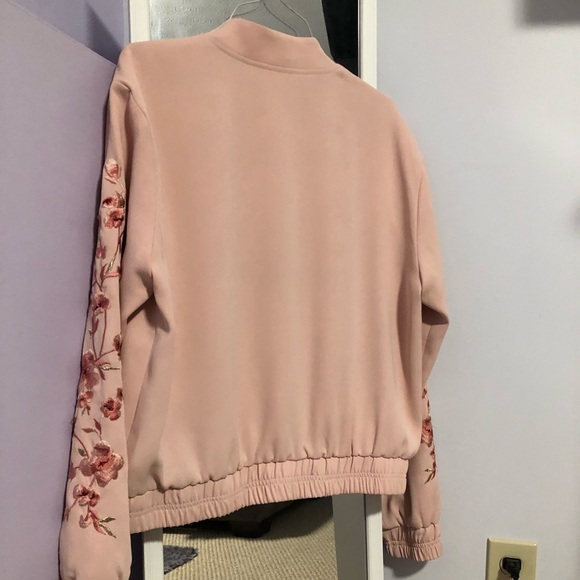 LIMITED EDITION White house Black market blush pink floral jacket. size medium. - Picture 4 of 5